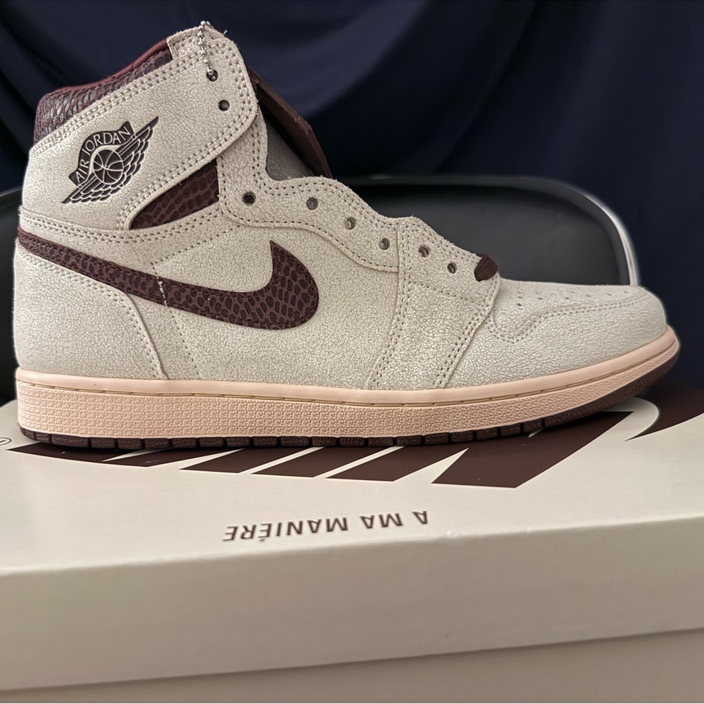 Nike Air Jordan 1 High - Cream and Brown